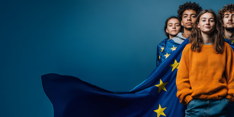 Immagine ragazzi con mantello europa